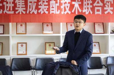 直升機先進集成裝配技術與裝備聯(lián)合實驗室揭牌儀式在機電學院舉行